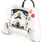 La manette Stormtrooper : donnez l'ordre d'attaquer à vos ennemis avec cette manette d'élite