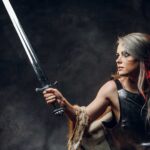 Femme avec une tenue de l'univers de la série the witcher